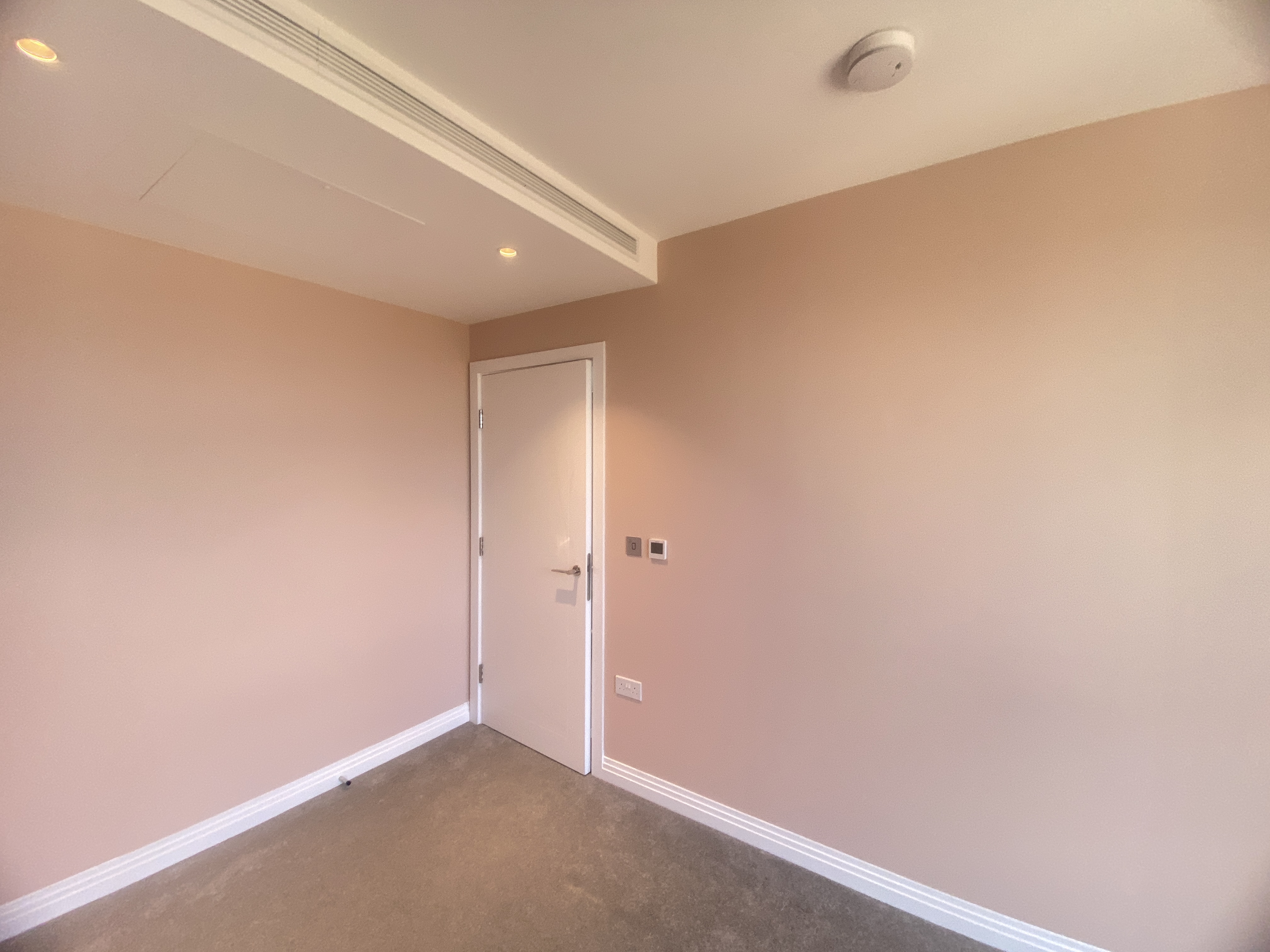 traders-paint-Coat